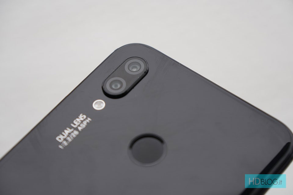 Trên tay Huawei P20 Lite