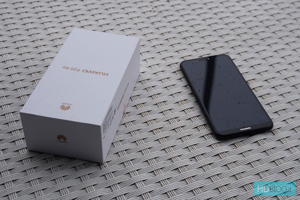 Trên tay Huawei P20 Lite