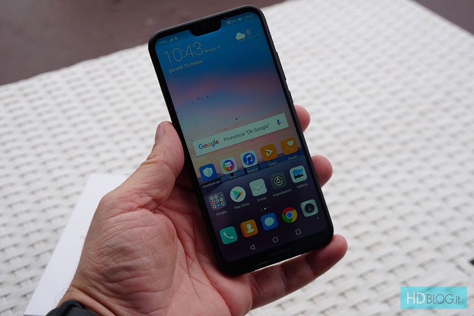 Trên tay Huawei P20 Lite