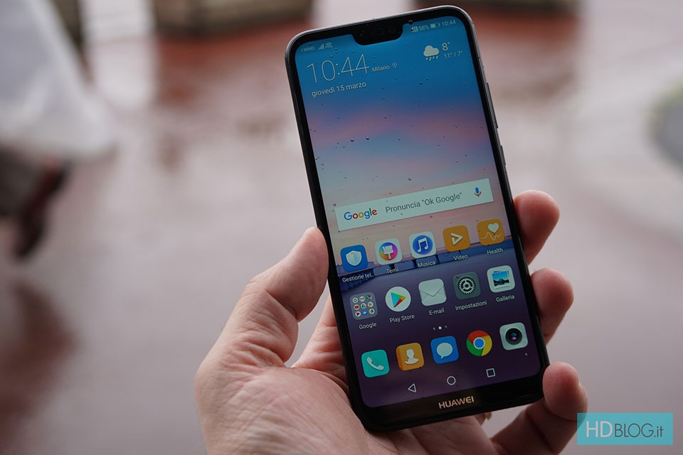 Trên tay Huawei P20 Lite
