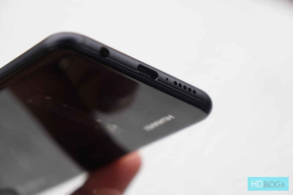 Trên tay Huawei P20 Lite