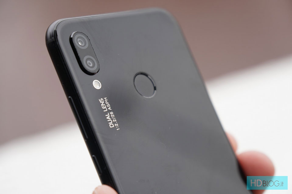 Trên tay Huawei P20 Lite