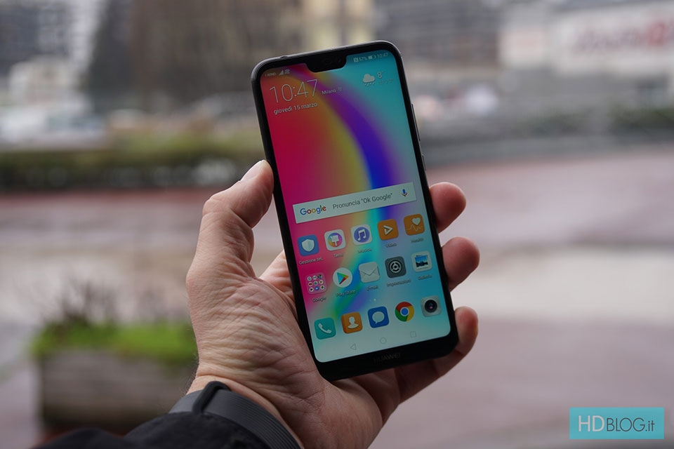 Trên tay Huawei P20 Lite