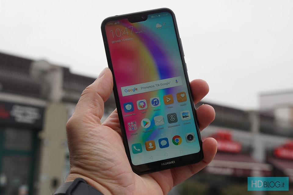 Trên tay Huawei P20 Lite