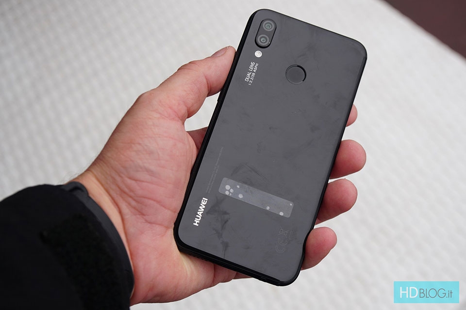 Trên tay Huawei P20 Lite
