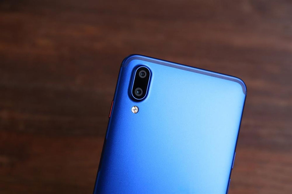 Trên tay Meizu E3