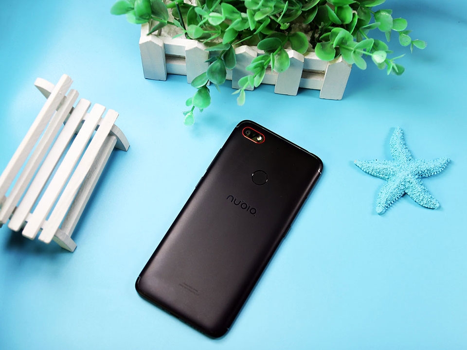 Trải nghiệm ZTE Nubia V18 mới ra mắt