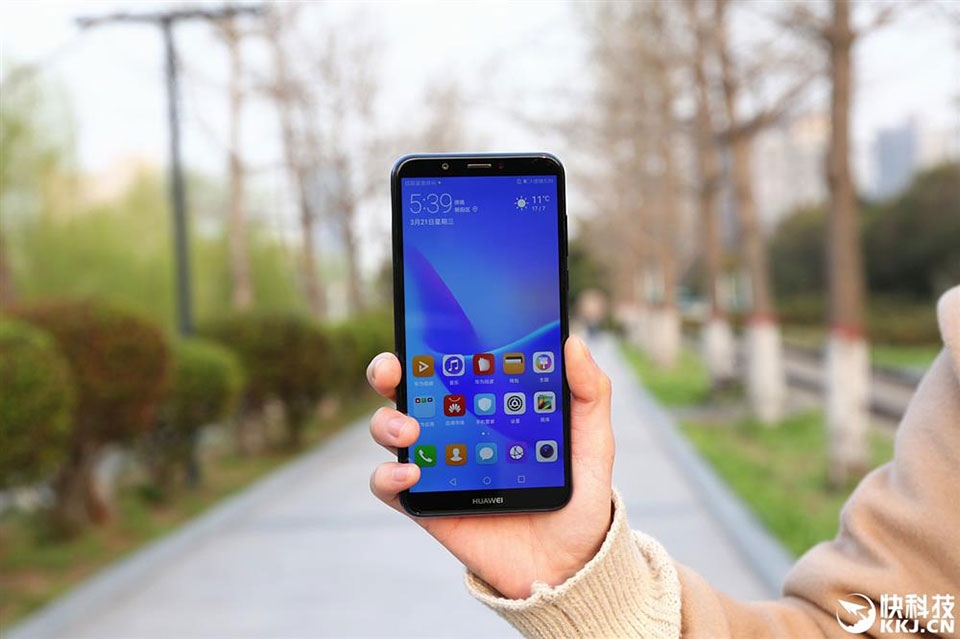 Trên tay Huawei Enjoy 8