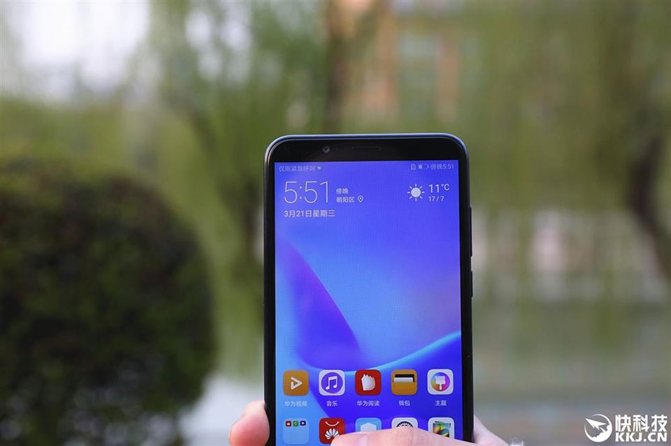 Trên tay Huawei Enjoy 8