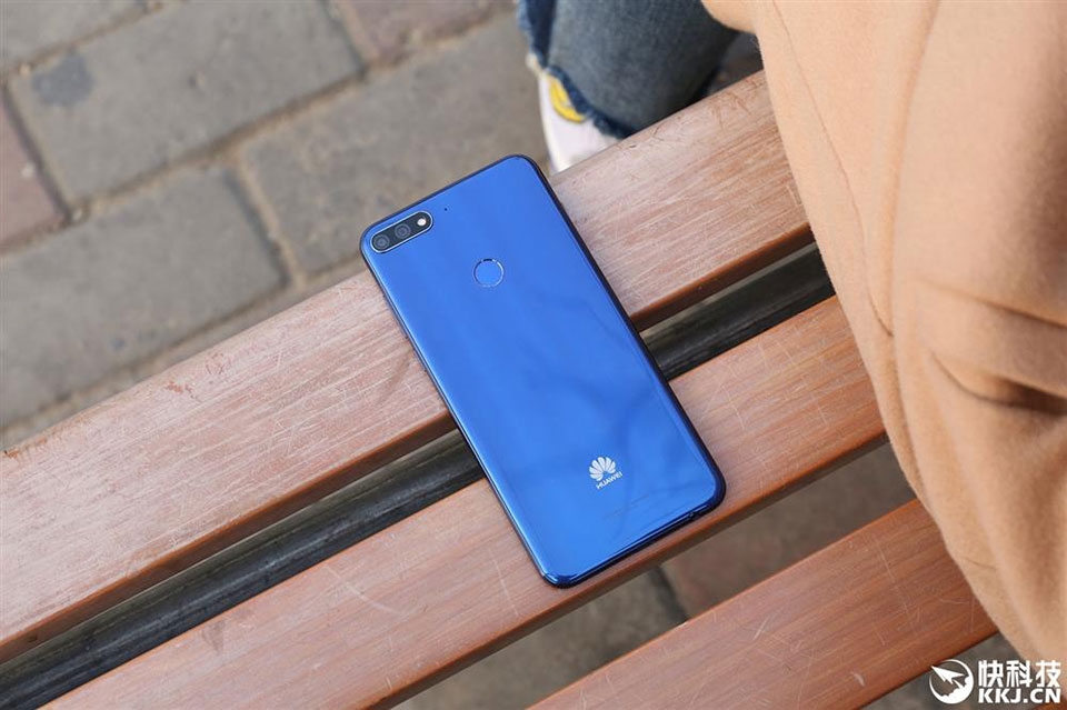 Trên tay Huawei Enjoy 8