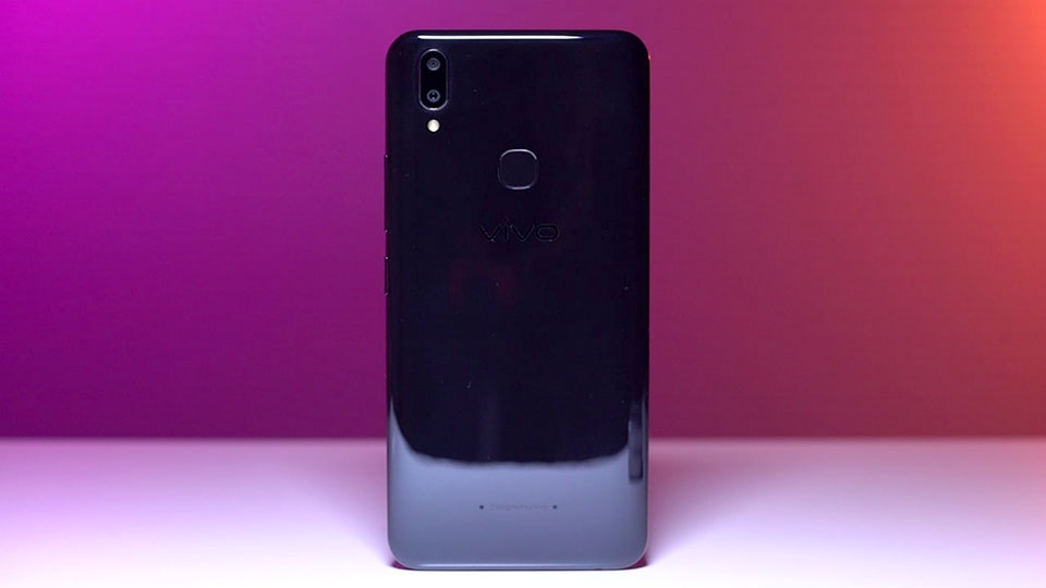 Smartphone tai thỏ Vivo V9 có gì hấp dẫn người dùng?