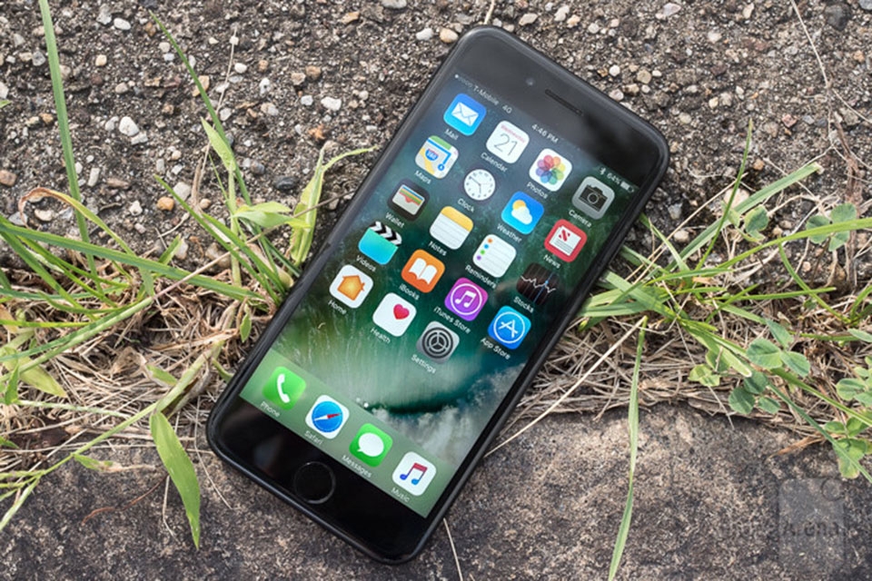 Apple iPhone 7 Apple iPhone 7