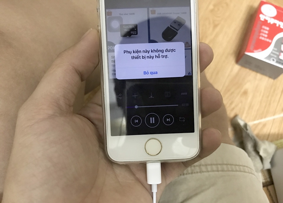 Tai nghe EarPods mới trên iPhone 7 Tai nghe EarPods mới trên iPhone 7