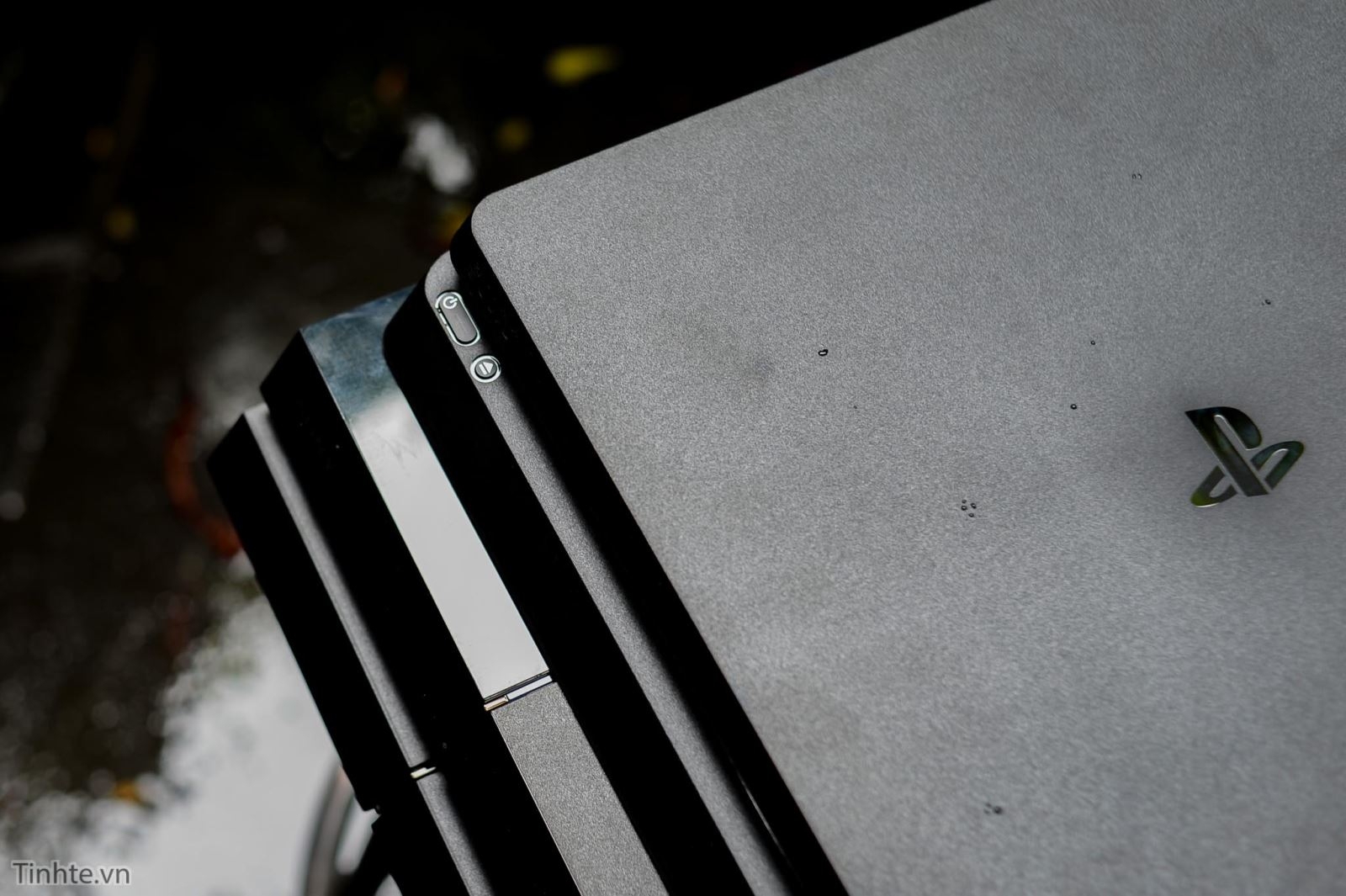 Trên tay Playstation 4 Slim, mỏng, gọn, nhẹ hơn Trên tay Playstation 4 Slim, mỏng, gọn, nhẹ hơn