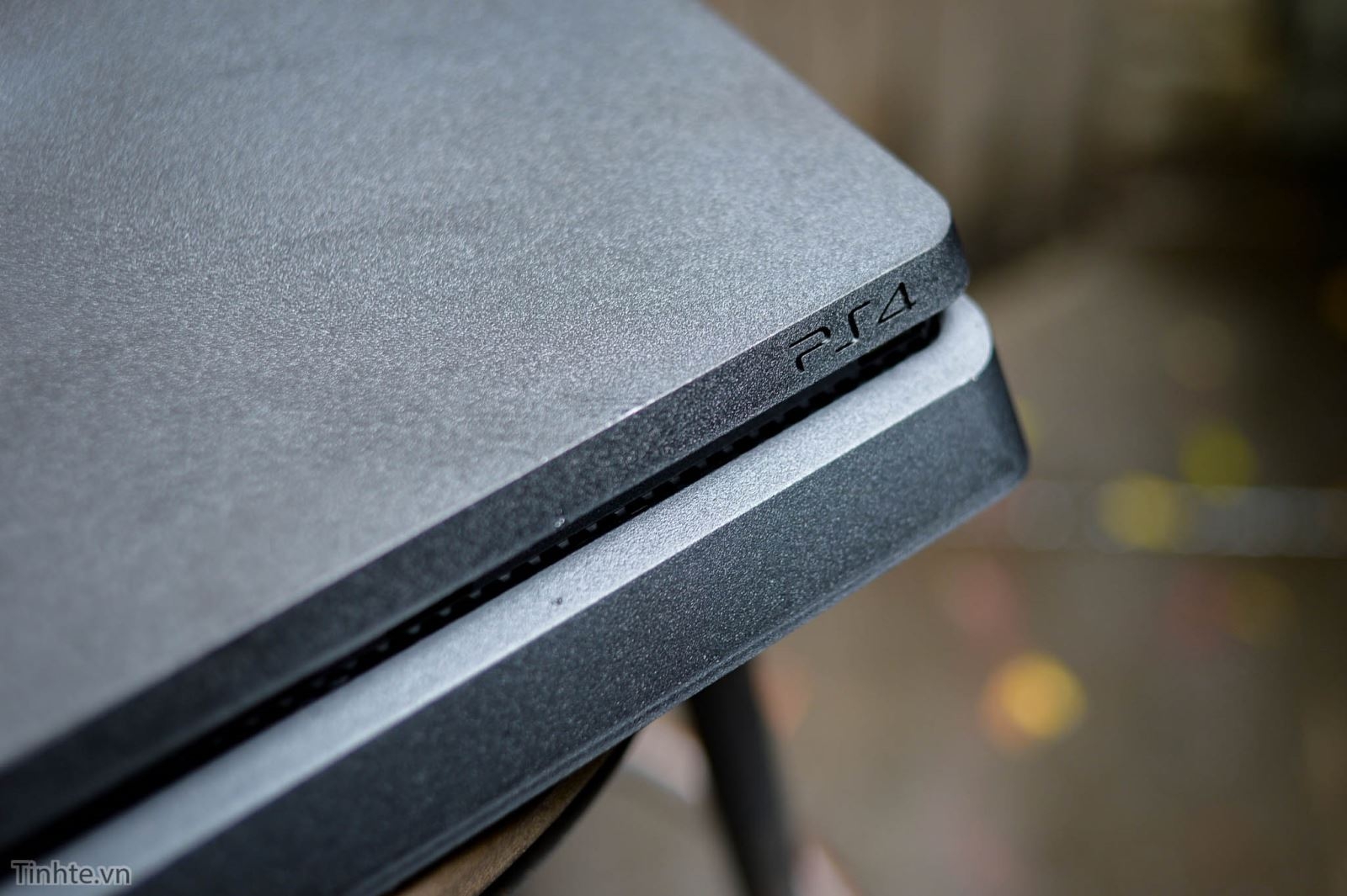 Trên tay Playstation 4 Slim, mỏng, gọn, nhẹ hơn Trên tay Playstation 4 Slim, mỏng, gọn, nhẹ hơn