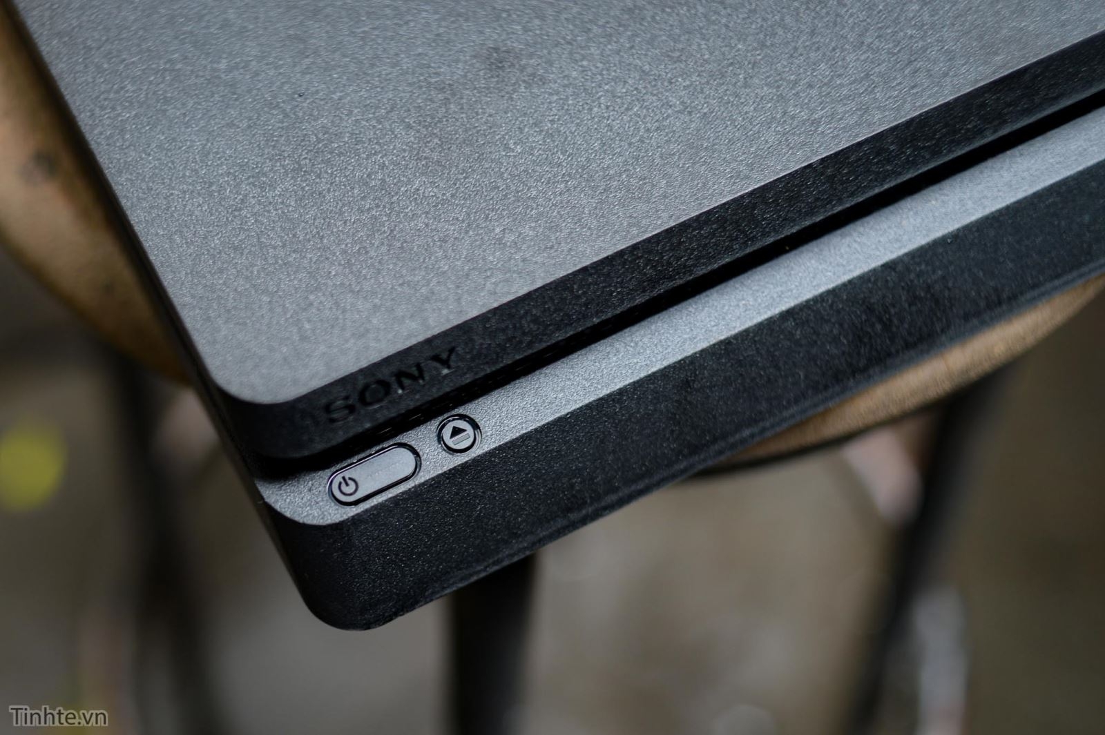 Trên tay Playstation 4 Slim, mỏng, gọn, nhẹ hơn Trên tay Playstation 4 Slim, mỏng, gọn, nhẹ hơn