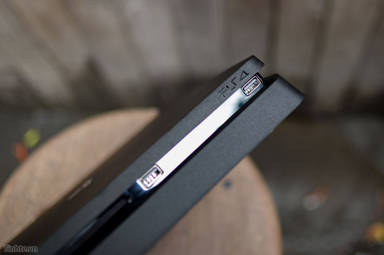 Trên tay Playstation 4 Slim, mỏng, gọn, nhẹ hơn Trên tay Playstation 4 Slim, mỏng, gọn, nhẹ hơn