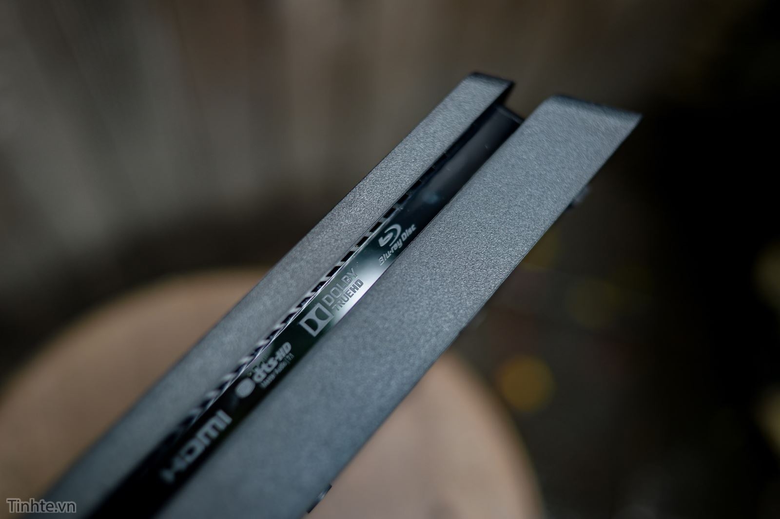 Trên tay Playstation 4 Slim, mỏng, gọn, nhẹ hơn Trên tay Playstation 4 Slim, mỏng, gọn, nhẹ hơn