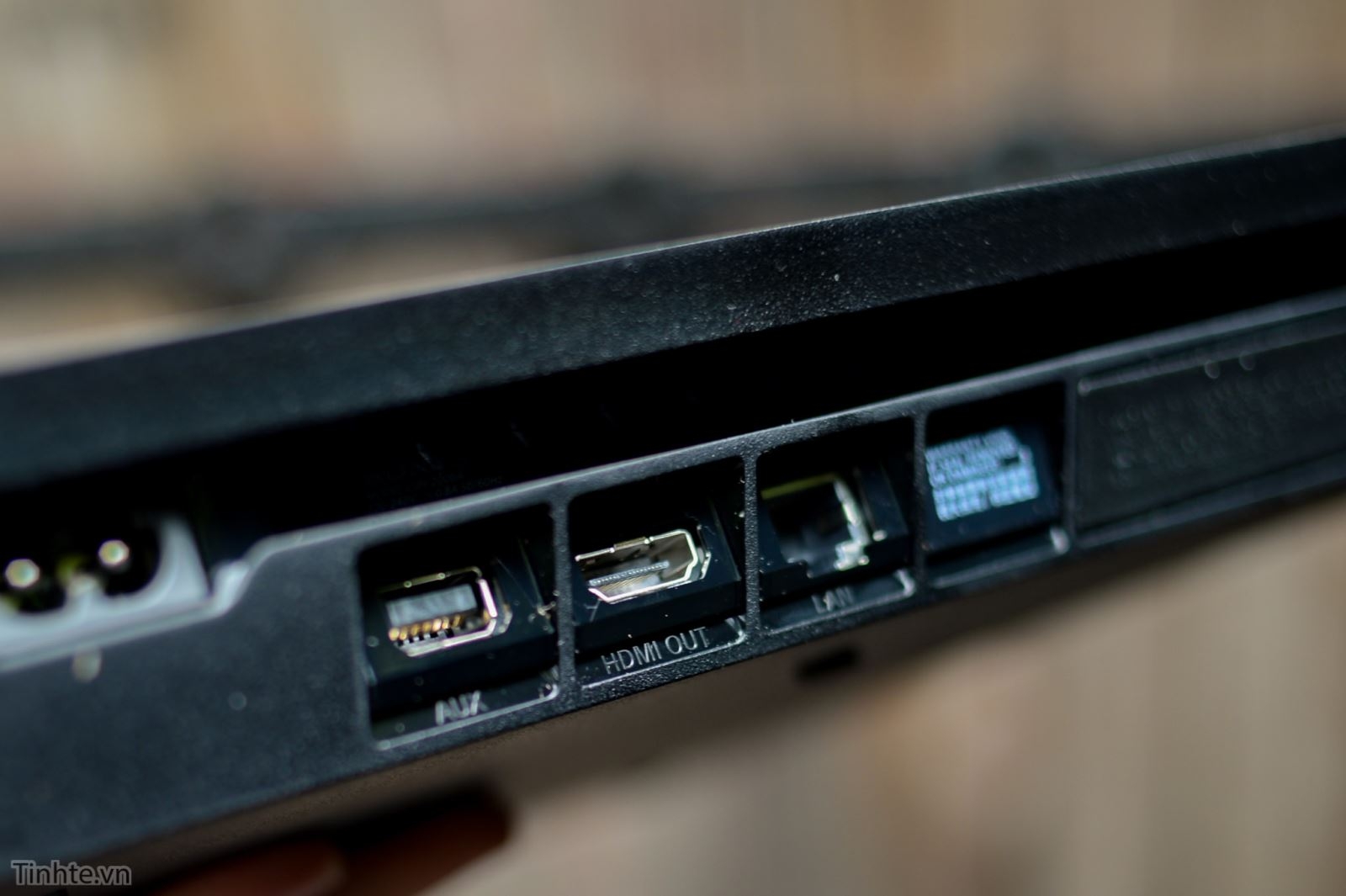 Trên tay Playstation 4 Slim, mỏng, gọn, nhẹ hơn Trên tay Playstation 4 Slim, mỏng, gọn, nhẹ hơn