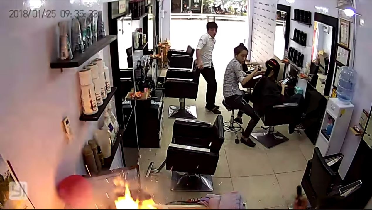 Một chiếc iPhone phát nổ trong tiệm salon Việt Nam