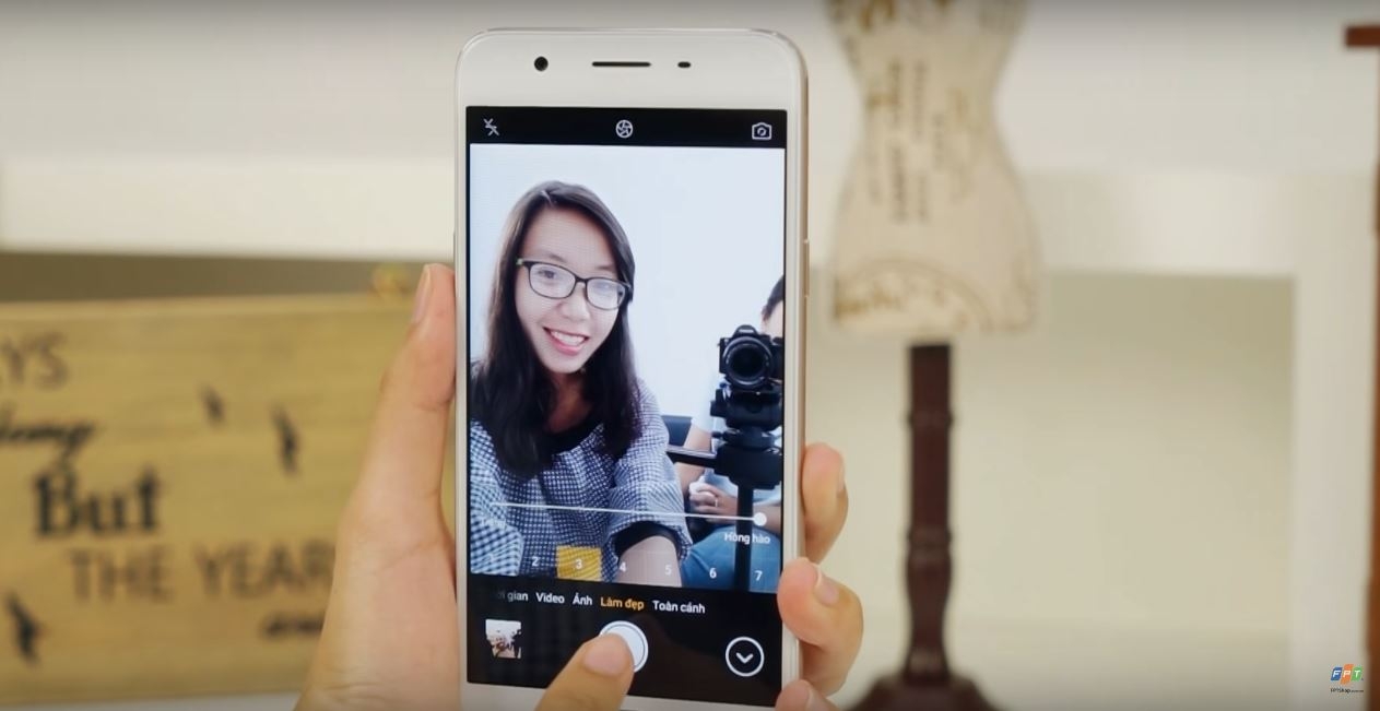 Oppo F1S vẫn giữ được ngôi vương về chụp hình selfie