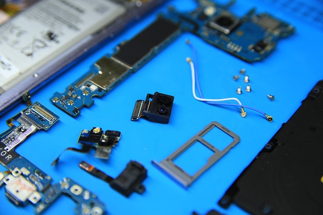 Tìm hiểu nội thất bên trong Galaxy S8 tại Việt Nam