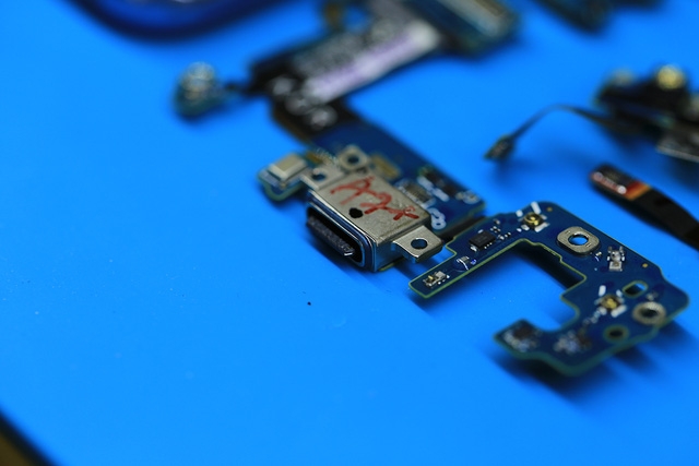 Tìm hiểu nội thất bên trong Galaxy S8 tại Việt Nam