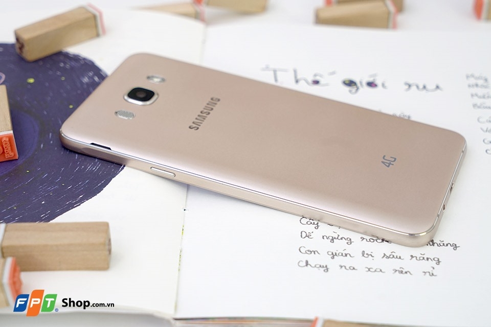 So sánh Galaxy J7 (2017) và Galaxy J7 (2016)