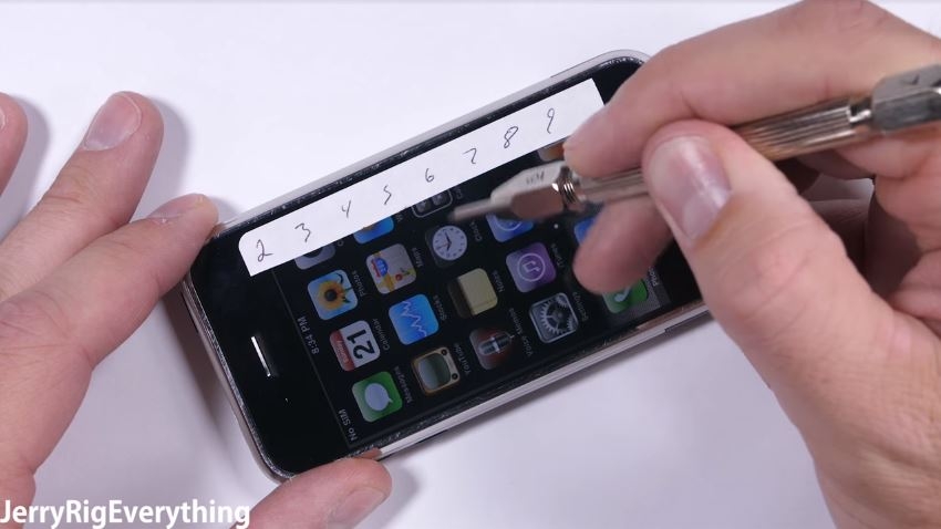 Xem màn tra tấn iPhone 2G ra mắt cách đây 10 năm