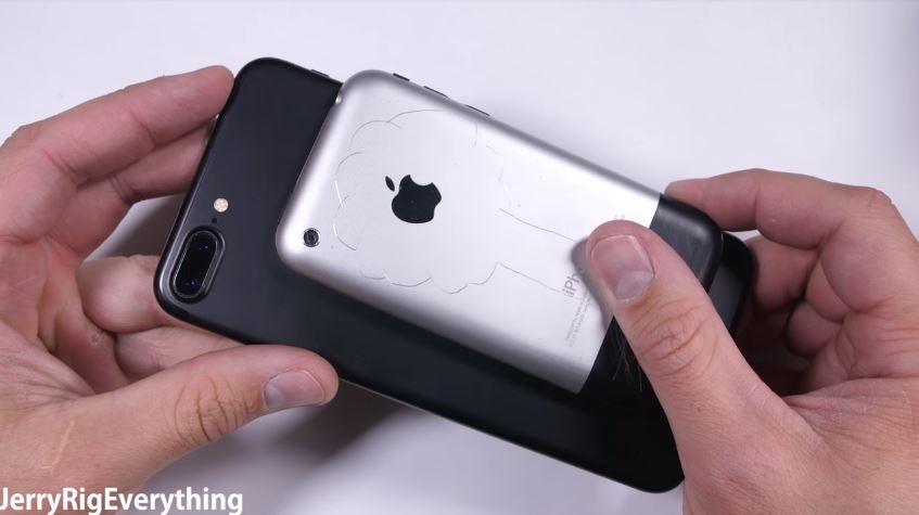 Xem màn tra tấn iPhone 2G ra mắt cách đây 10 năm