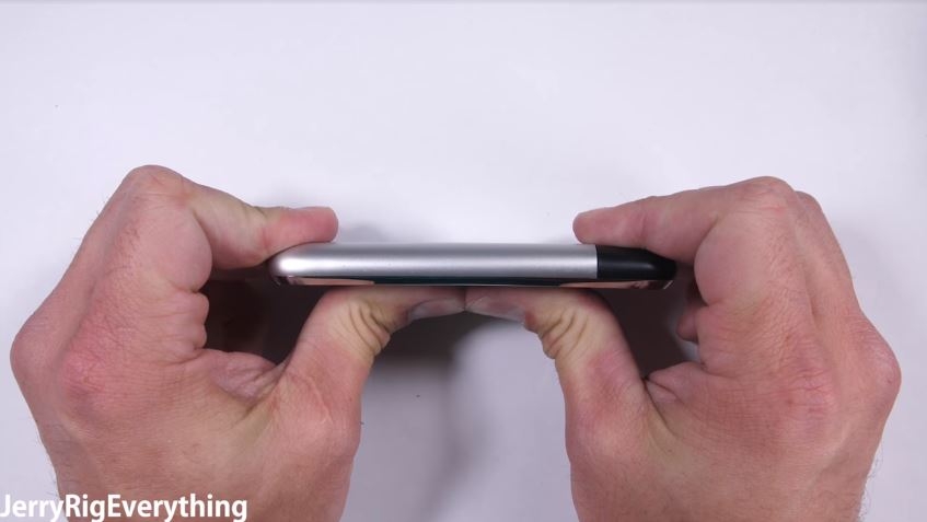 Xem màn tra tấn iPhone 2G ra mắt cách đây 10 năm