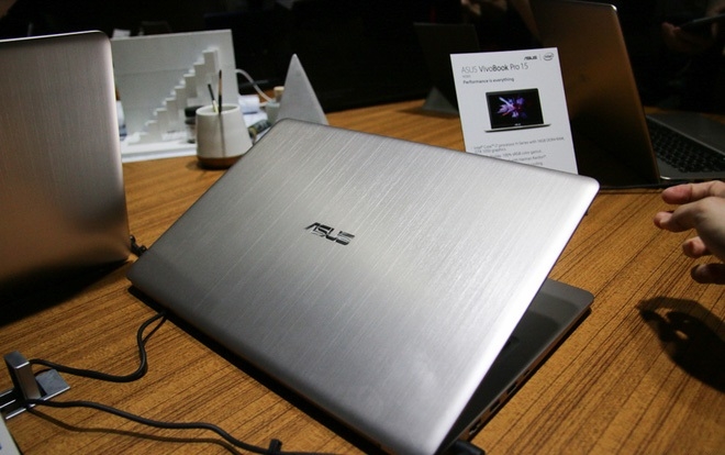 Trên tay laptop Asus tại sự kiện Computex 2017 Trên tay laptop Asus tại sự kiện Computex 2017