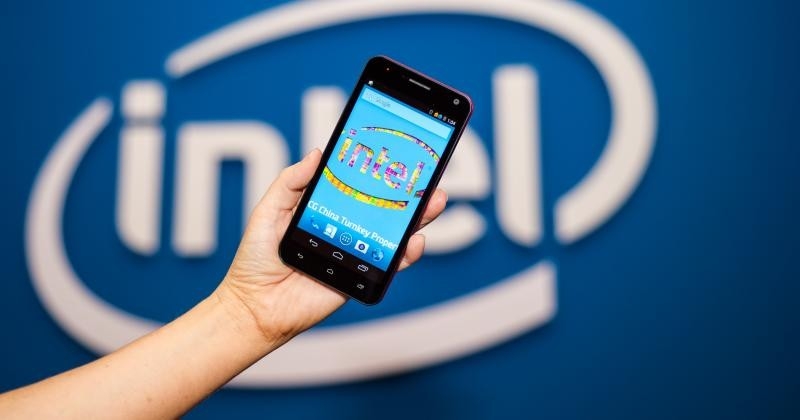 Nên chọn smartphone dùng chip Intel hay Qualcomm
