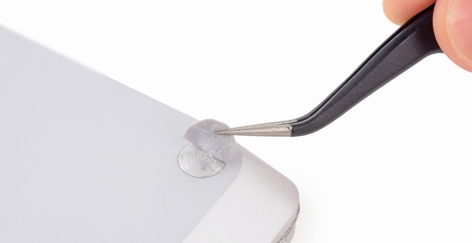 Bên trong Surface Laptop: Linh kiện hàn chết, khó sửa Bên trong Surface Laptop: Linh kiện hàn chết, khó sửa