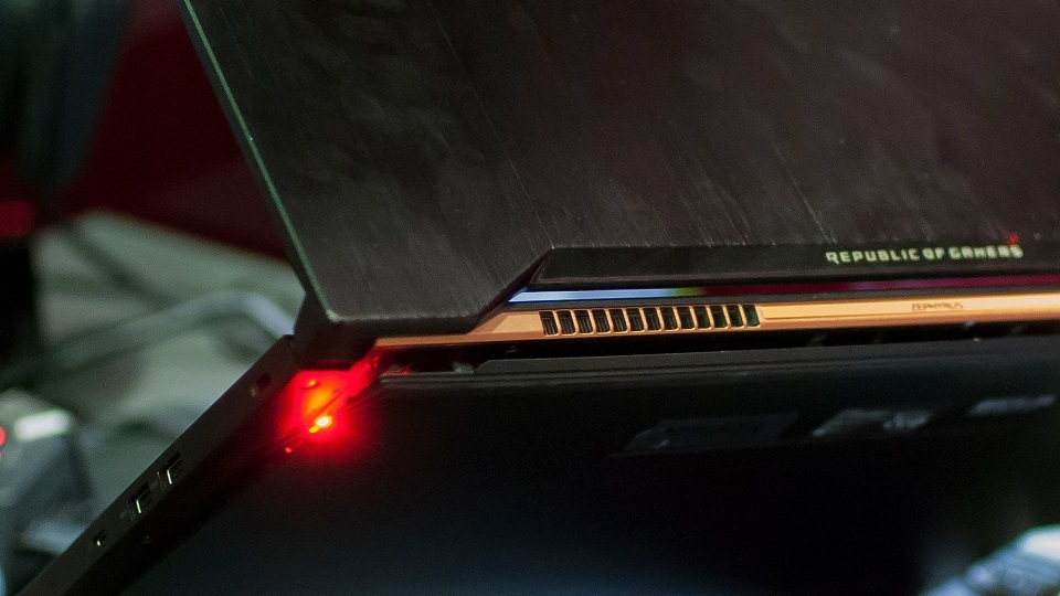 Trên tay và đánh giá laptop Asus ROG Zephyrus