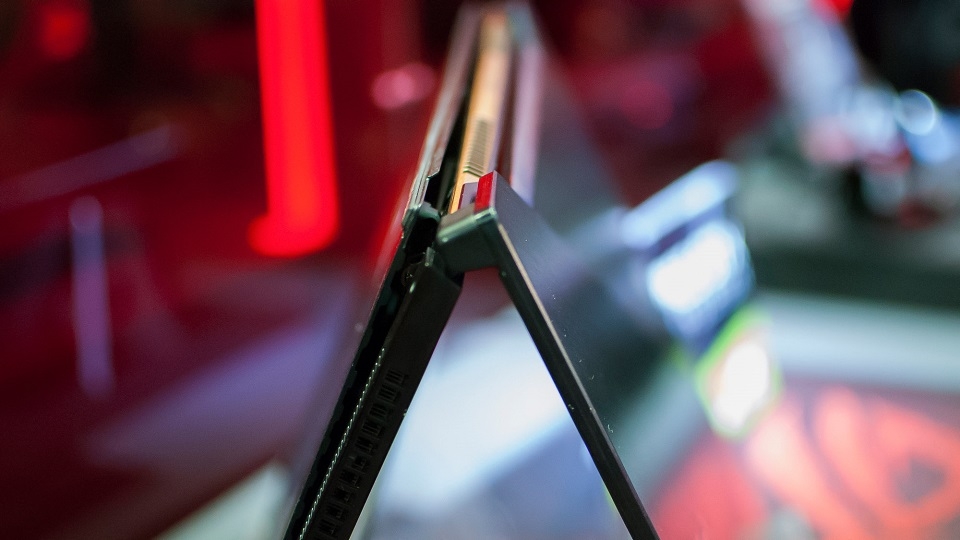 Trên tay và đánh giá laptop Asus ROG Zephyrus
