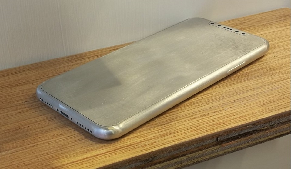 Xuất hiện nguyên mẫu iPhone 8 để sản xuất ốp lưng