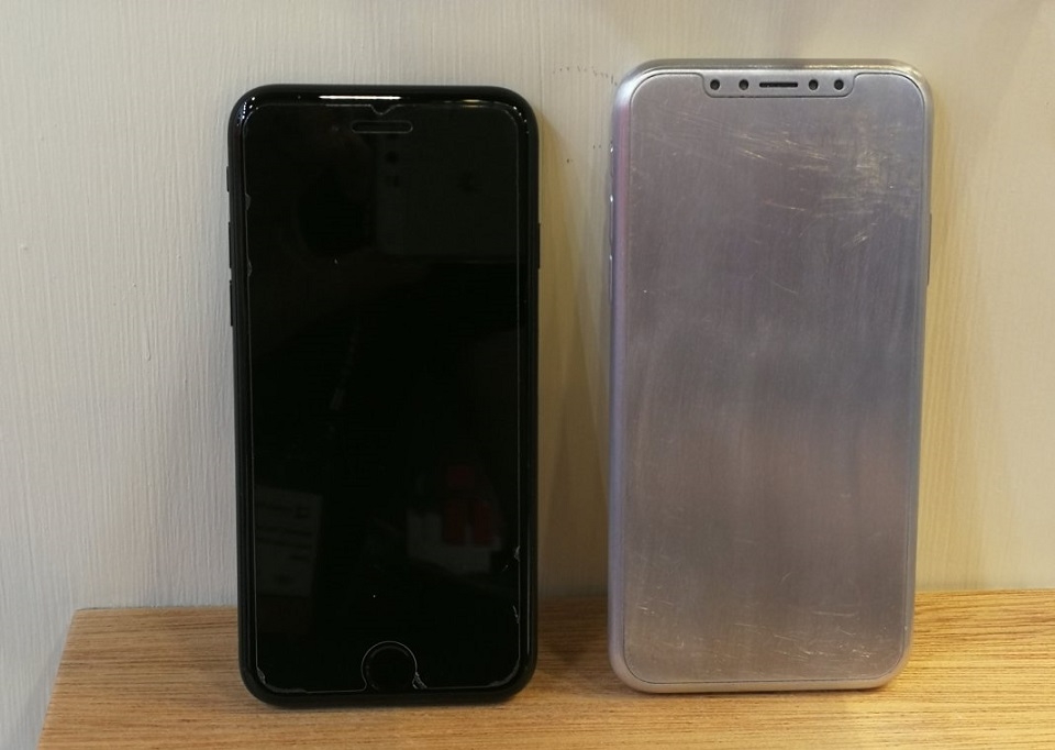 Xuất hiện nguyên mẫu iPhone 8 để sản xuất ốp lưng