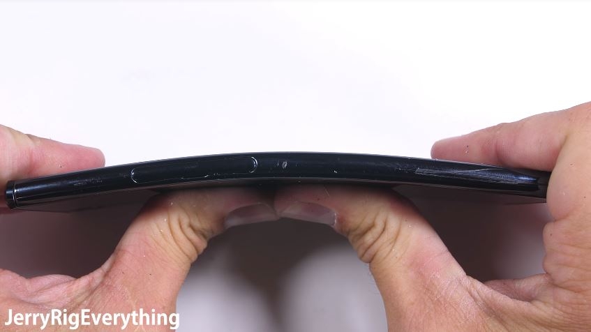 Cùng xem màn tra tấn Xperia XZ Premium