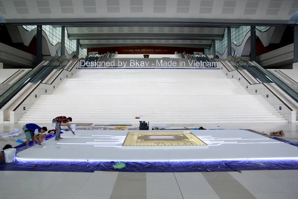 Hình ảnh trước thệm sự kiện ra mắt Bphone 2 của Bkav Hình ảnh trước thệm sự kiện ra mắt Bphone 2 của Bkav