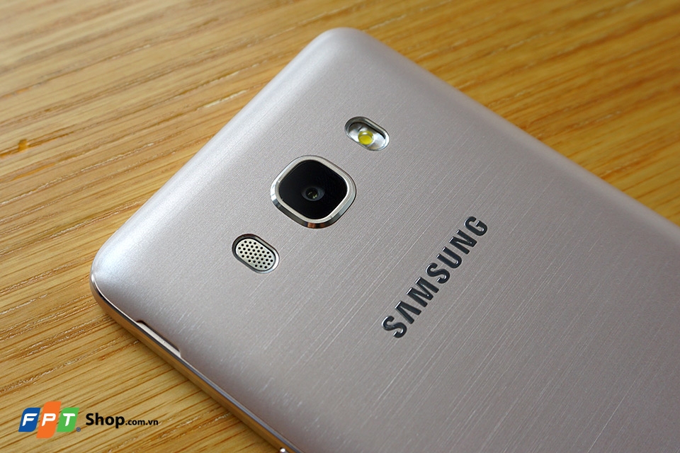 Trên tay Samsung Galaxy J5 2016