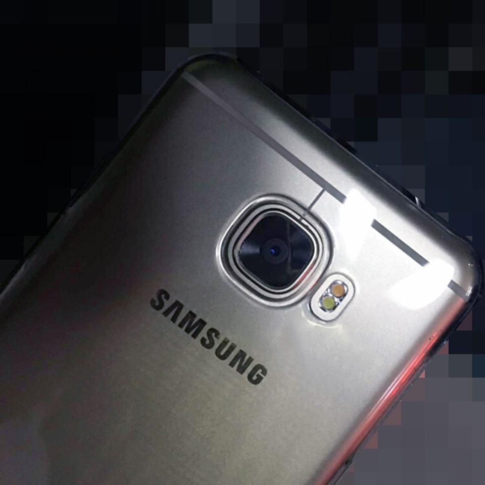 Lộ diện ảnh thực tế Galaxy C5: Nguyên khối kim loại