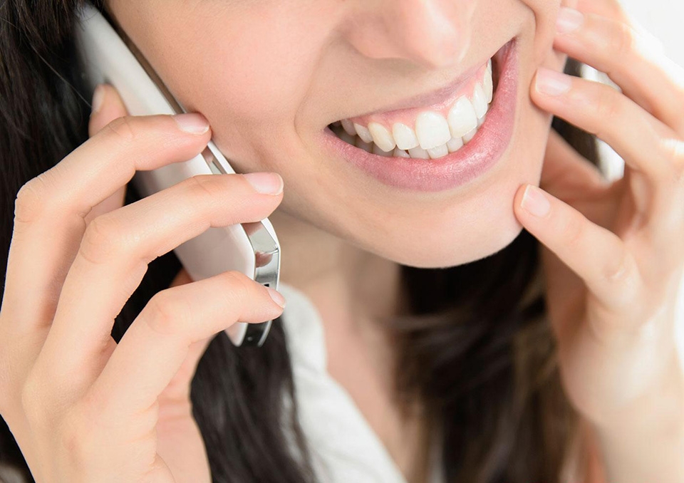 5 tác động xấu của việc sử dụng điện thoại với làn da