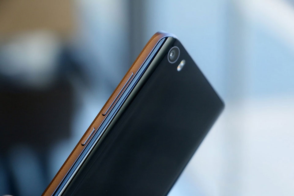 Trên tay Xiaomi Mi 5: Thiết kế đẹp, cấu hình tốt, giá rẻ