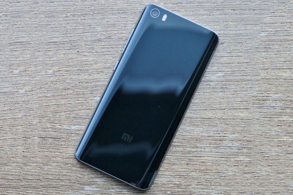 Trên tay Xiaomi Mi 5: Thiết kế đẹp, cấu hình tốt, giá rẻ