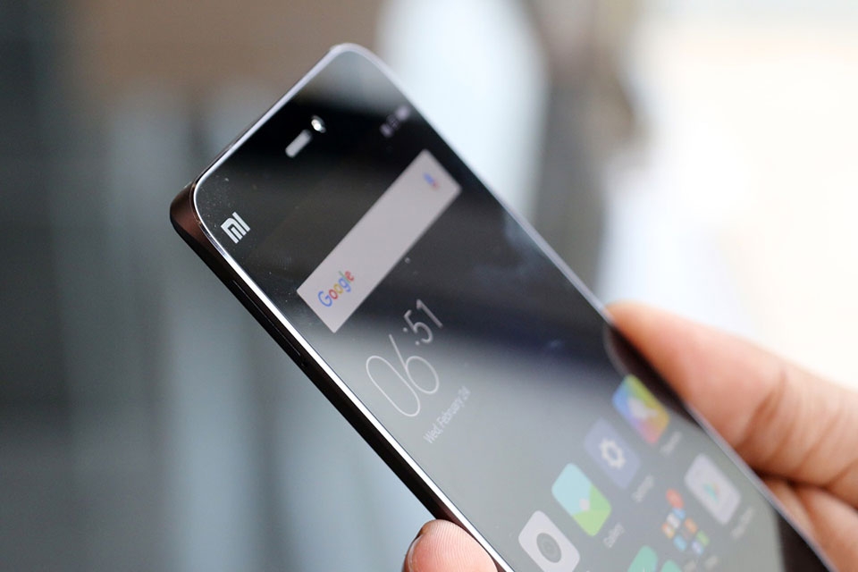 Trên tay Xiaomi Mi 5: Thiết kế đẹp, cấu hình tốt, giá rẻ