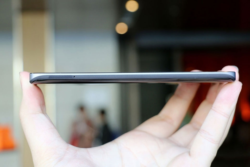 Trên tay Xiaomi Mi 5: Thiết kế đẹp, cấu hình tốt, giá rẻ
