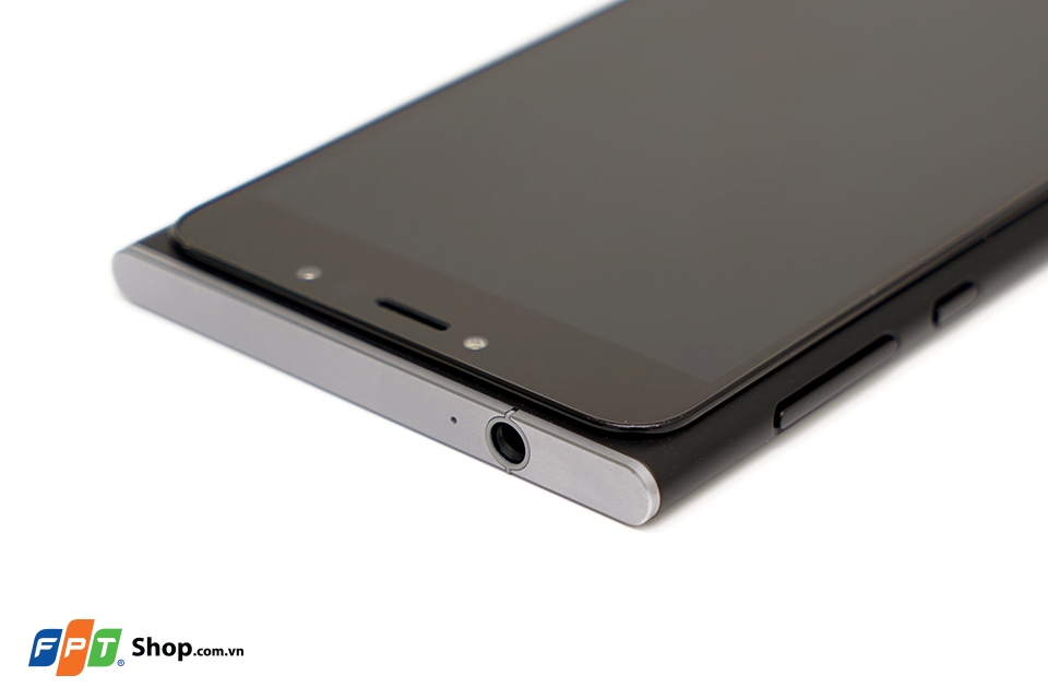 Hình ảnh mở hộp Obi Worldphone SF1 tại FPT Shop