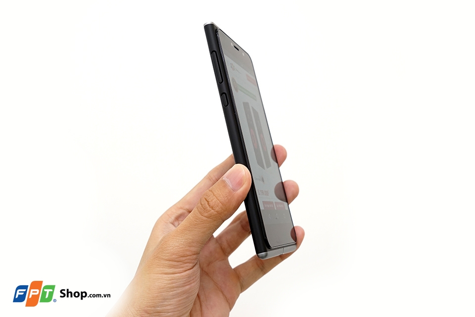 Hình ảnh mở hộp Obi Worldphone SF1 tại FPT Shop