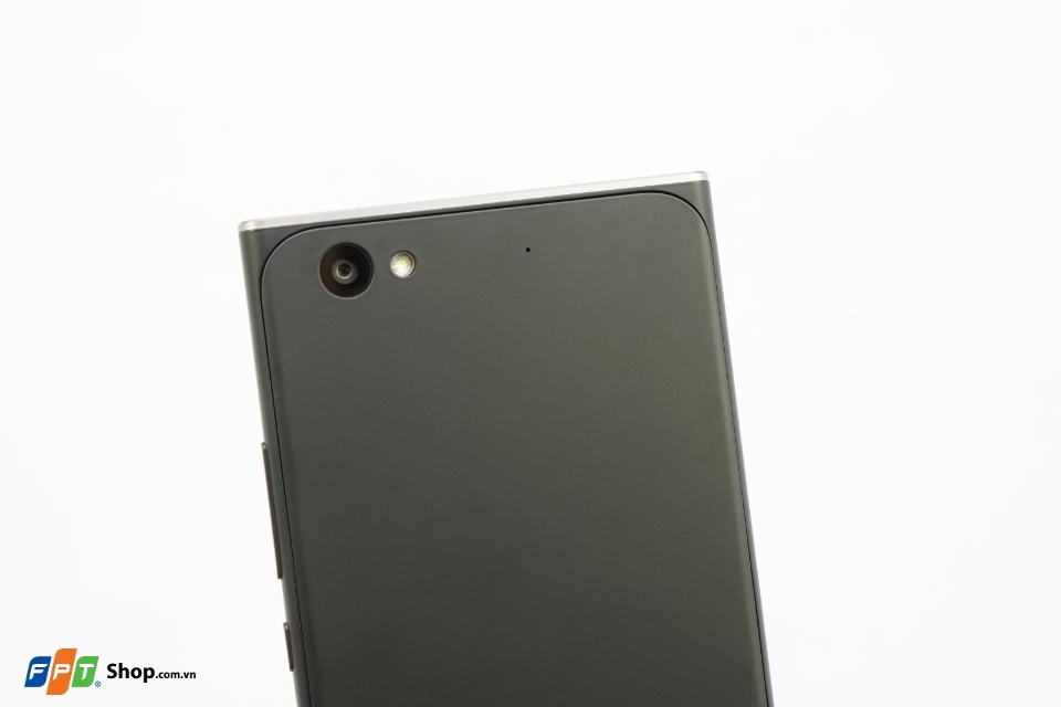 Mở hộp và trên tay smartphone Obi MV1 tại FPT Shop